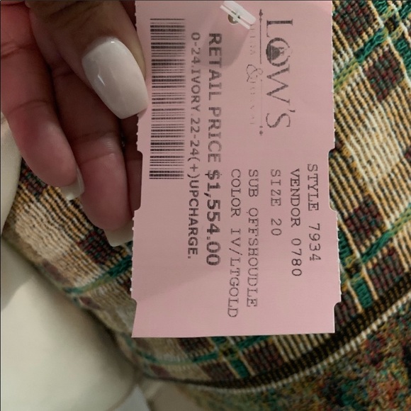 Off the shoulder ivory wedding dress! Size 20 never been worn or Alter’d. - Picture 6 of 6